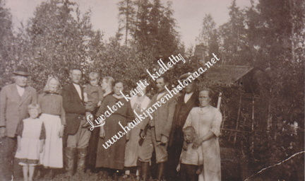 Salomäen pihassa