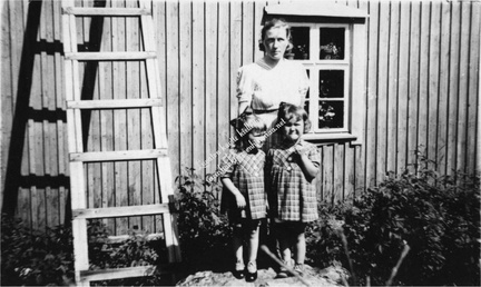 Suoma Serttiö tyttärineen