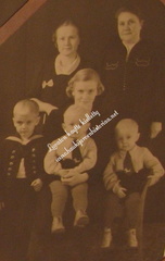 Lempi Mustasilta ja Laura Koivunen