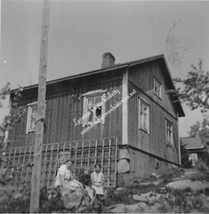 Vuoren talo Sulinien asuessa siinä