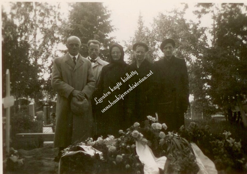 Kalle Valkaman hautajaiset v. 1957.jpg
