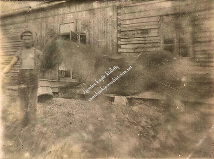 Tiettävästi ainoa valokuva Valkaman 1921 palaneesta talosta. 